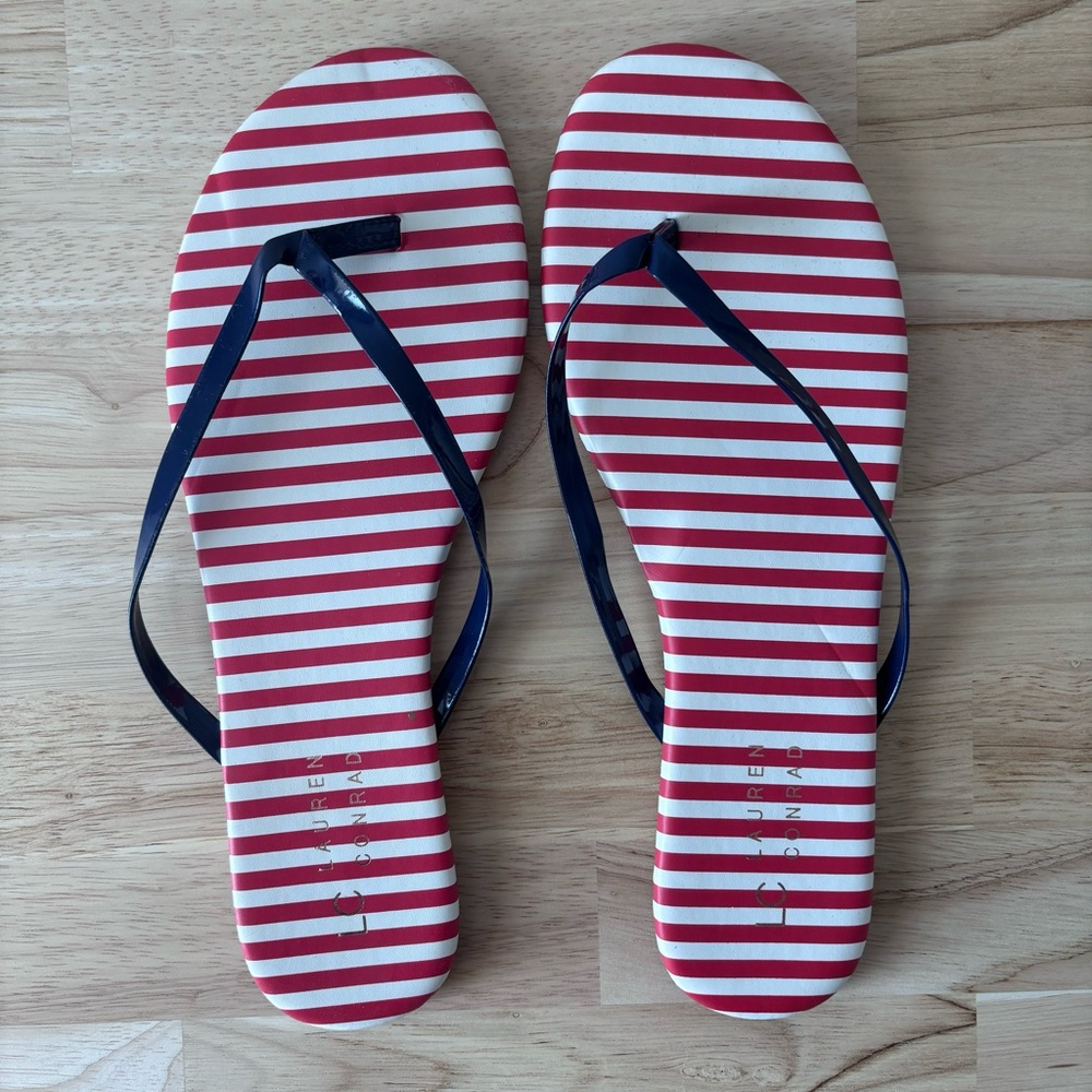 NWOT LC Lauren Conrad Flip Flops